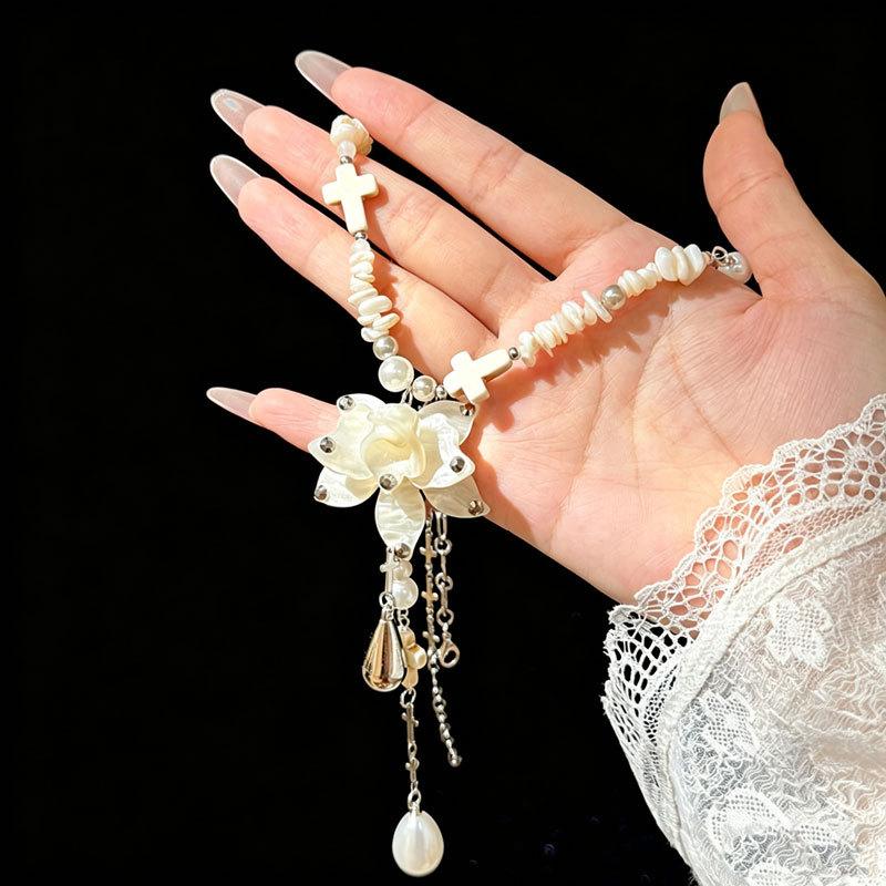[White Flower Fairy Rhyme] Bohemian Heavy Industry Beaded Flower Necklace Female Retro Unique Personality Long Clavicle Chain