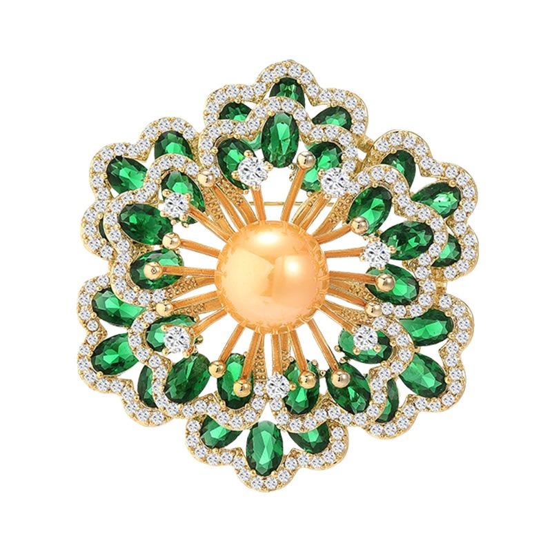 The Crabapple Flower Brooch Is An Exquisite and Luxurious Crystal Brooch with A High-end Design Sense