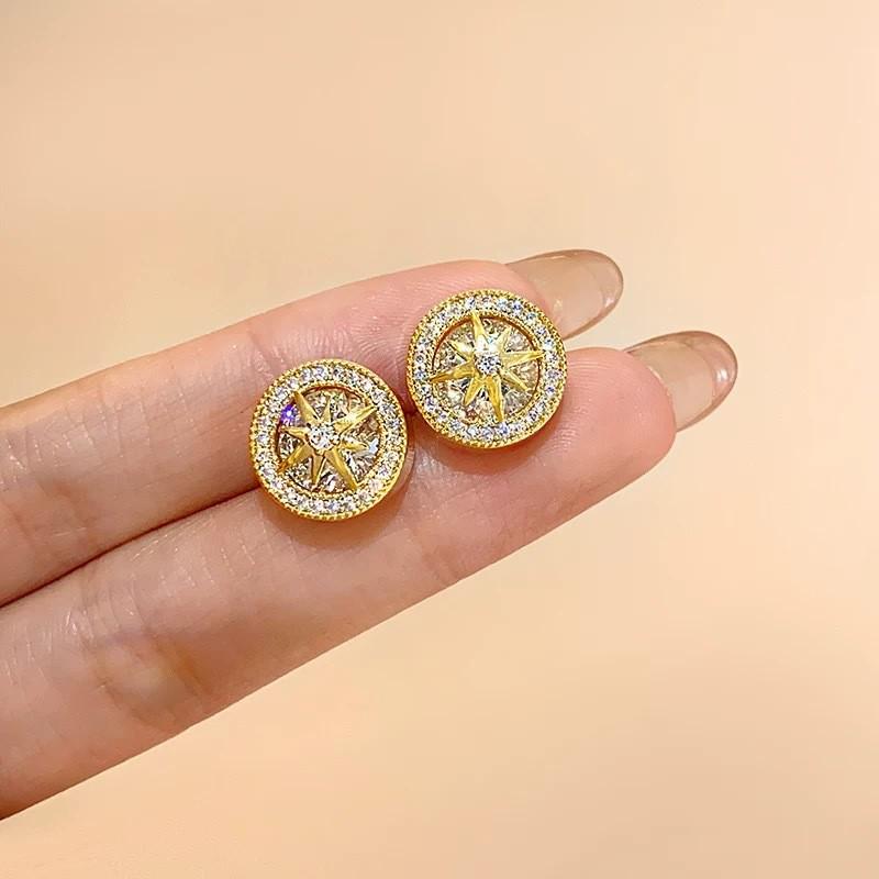 Exquisite French Zirconia Starburst Round Stud Earrings for Women - Elegant and Versatile Fashion Accessories