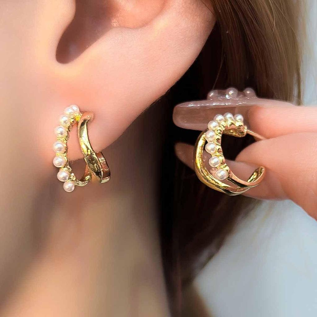 Korean-Inspired Women's Pearl Circle Earrings - Simple, Fashionable, and Versatile Design