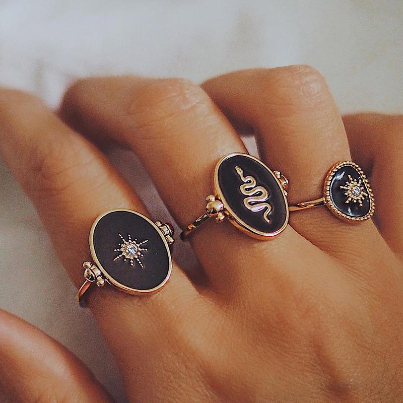 Vintage simple jewelry disc with diamonds, starry sun stacked ring set, snake-shaped electroplated women's ring.
