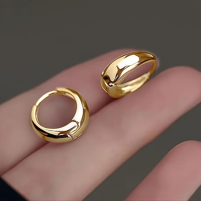 A Pair of Fashionable Water Drop-Shaped Glossy Ear Buckles, Minimalist Style Circle Earrings, Minimalist Niche Design золотой