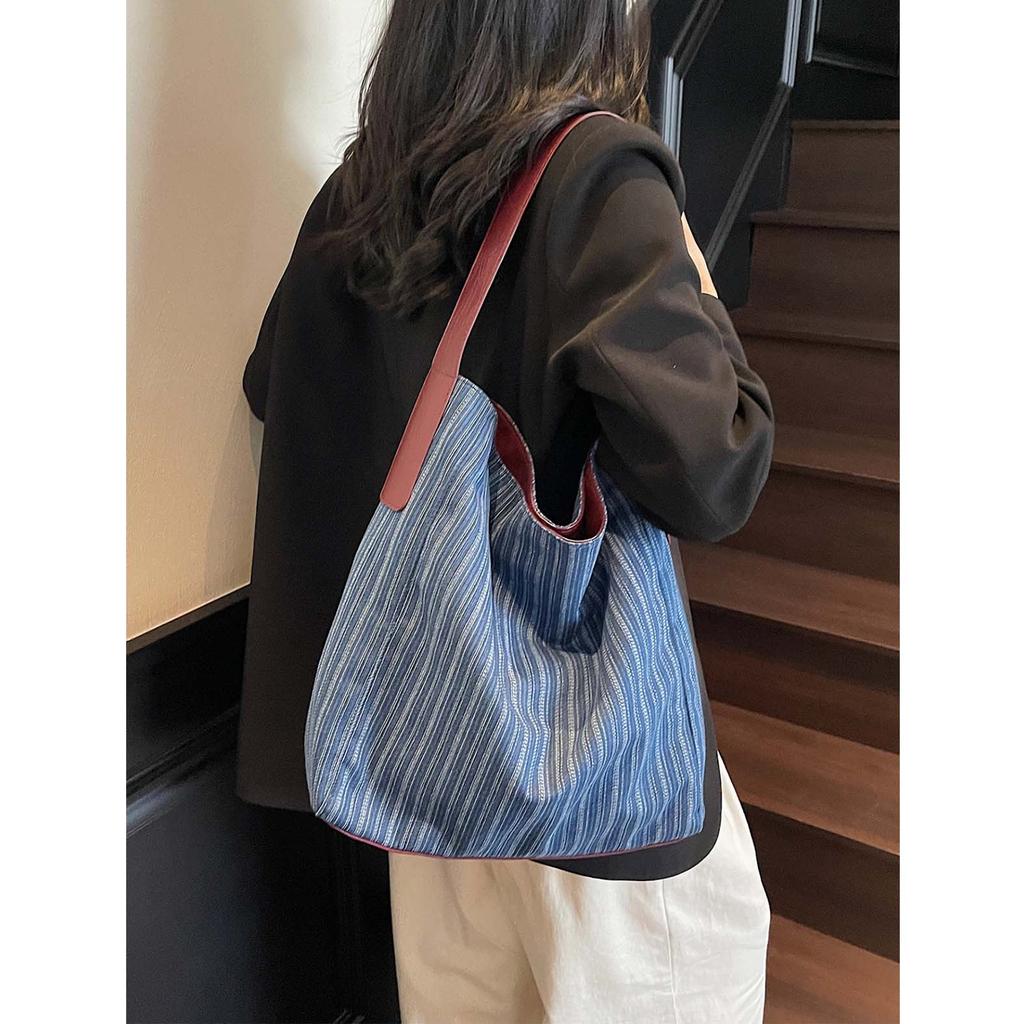 French lazy denim cloth bag for women 2026 new large capacity striped handbag super popular niche single shoulder bag