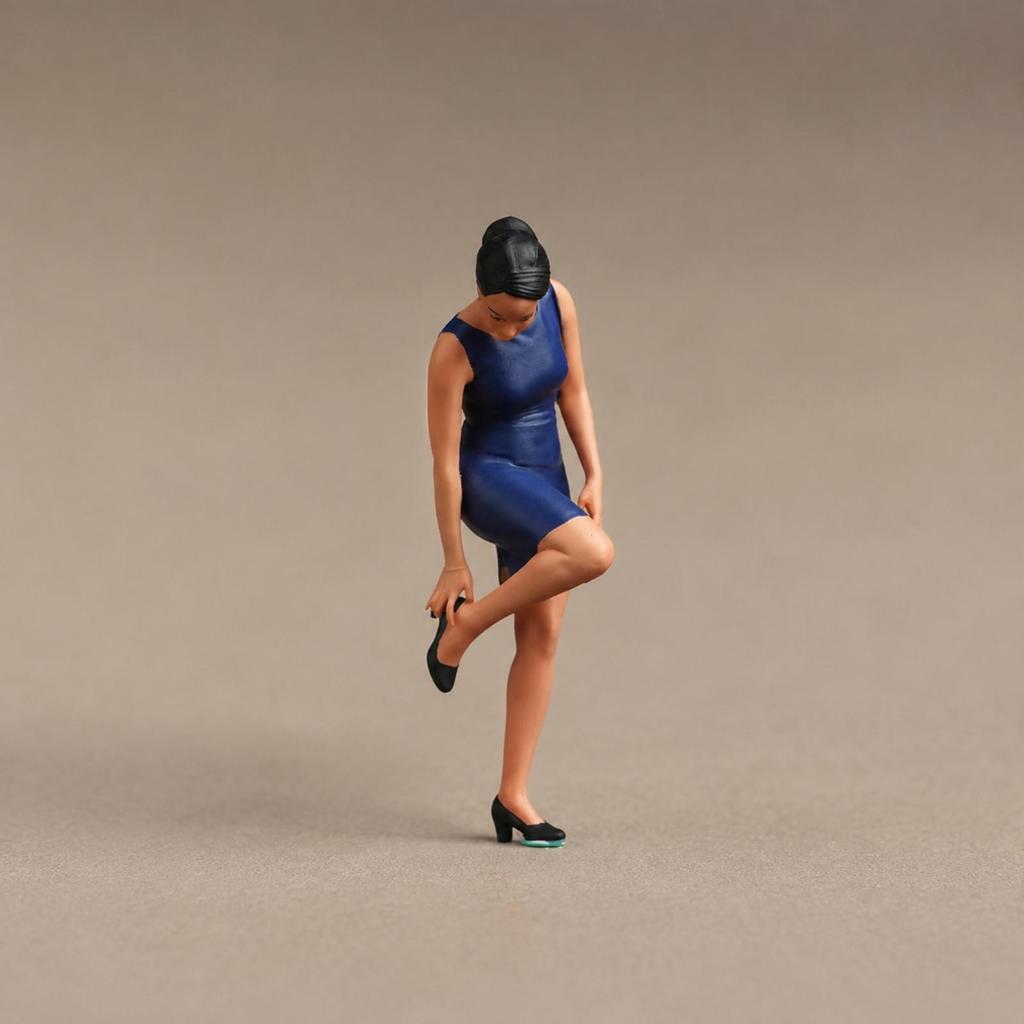 Collectible Resin Figure Compact 1/24 Scale Girl Miniature Figurine Giftable