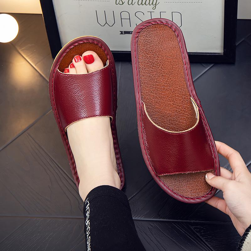 

Водонепроницаемые домашние кожаные тапочки: Летний дизайн с нескользящей подошвой для мужчин и женщин. Size 26 (Fits 37-38) вино красного