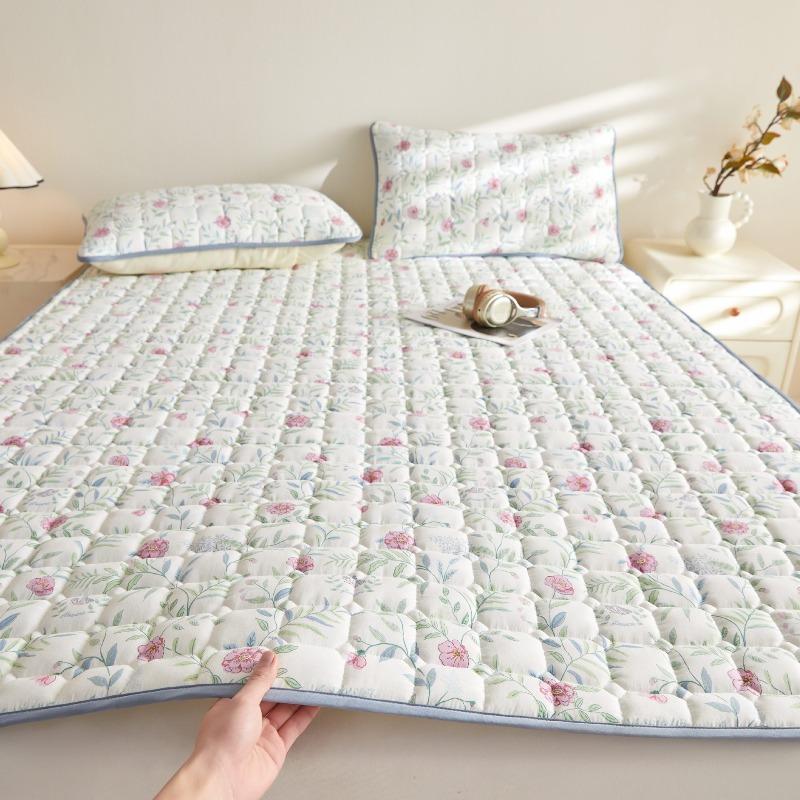 1pc Skin-Friendly Breathable Soft Square Pattern Sandwich Waterproof Mattress Protector,Bedspread,Mattress Cover,Fitted Sheet