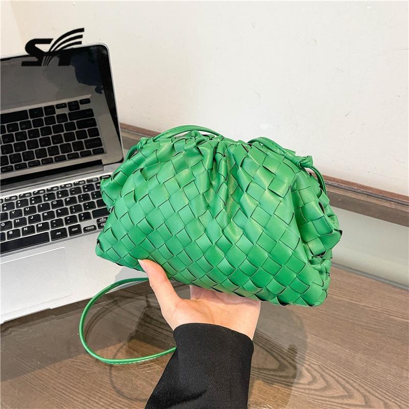 New Temperament Woven Women's Bag Cloud Bag Summer Women's Versatile High-end Bag Niche Shoulder Messenger Bag