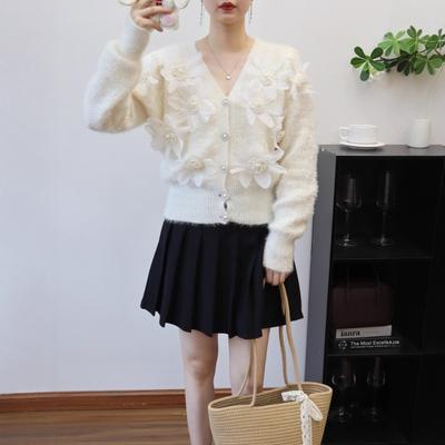 Kurzer Strickcardigan mit dreidimensionalen Blumenperlen für die Schwerindustrie, Herbst- und Winter-Neudesign, Temperament-Pulloverjacke für Damen