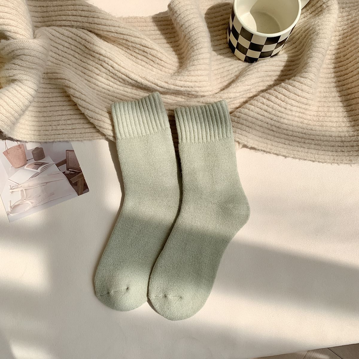 

Чоловічі зимові начісовані шкарпетки, шкарпетки середнього розміру, плюшеві та товсті теплі рушникові шкарпетки, однотонні, товсті та універсальні махрові шкарпетки 1PCS світло-зелений колір