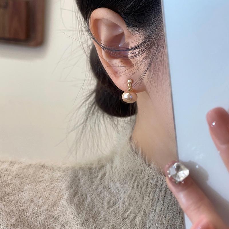 Elegant Champagne Pearl Stud Earrings: Light Luxury, Versatile & Stylish Niche Design