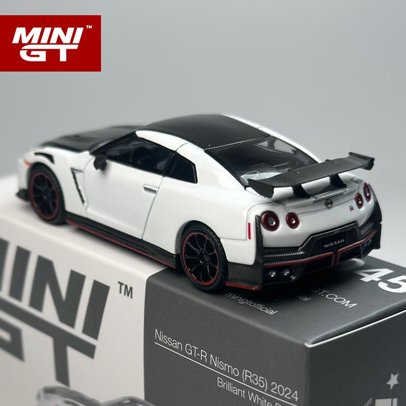 MINI GT 1:64 Nissan GTR 2024 Brilliant White Pearl Alloy Car Model 1045