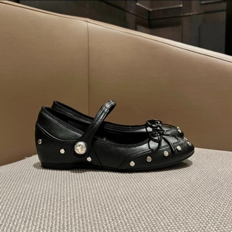 French Round Toe Shallow Mouth One Line Strap Inside Heightened Rivet Bow Mary Jane Single Shoes for Women