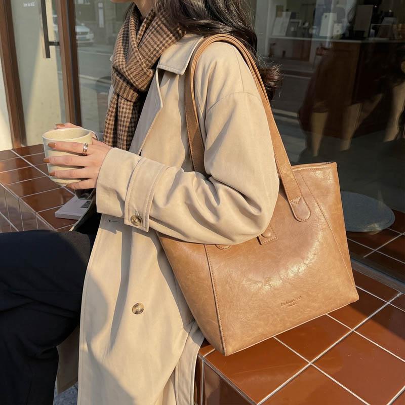 Classic Leather Tote Bag with Top Handle Large Capacity Everyday Fashion Shoulder Bag for Women
