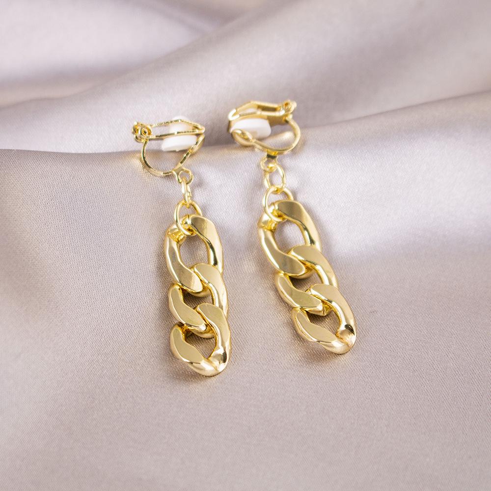 Elegant Clip-On Triangle Earrings for Non-Pierced Ears - Versatile, Light Luxury for Everyday Wear.