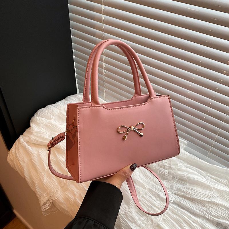 

Сумка-багет под мышкой женская 2025 лето новая простая в иностранном стиле маленькая квадратная сумка высокая текстура на плечо сумка-мессенджер розовый