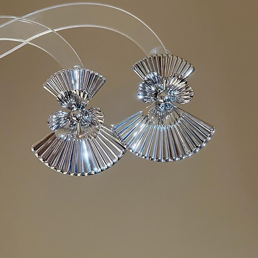 Retro Metal Fan Shaped Stud Earrings Women Geometric Pleated Exaggerated Flower Earrings Minimalist Daily Banquet Jewelry Gifts