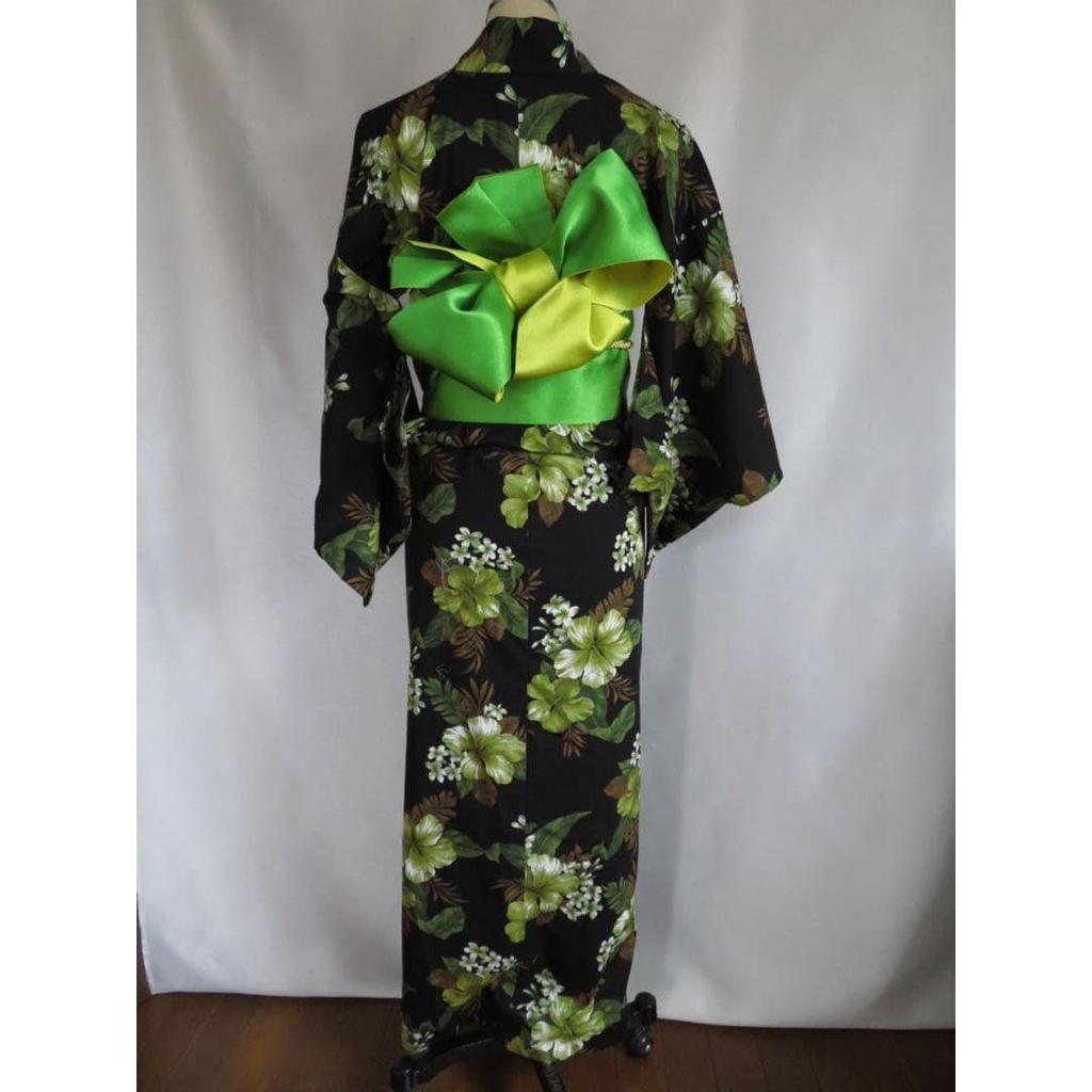 Used Used for photoshoot, now at a reduced price Original yukata with lovely Hawaiian pattern, attractive hibiscus on a black background