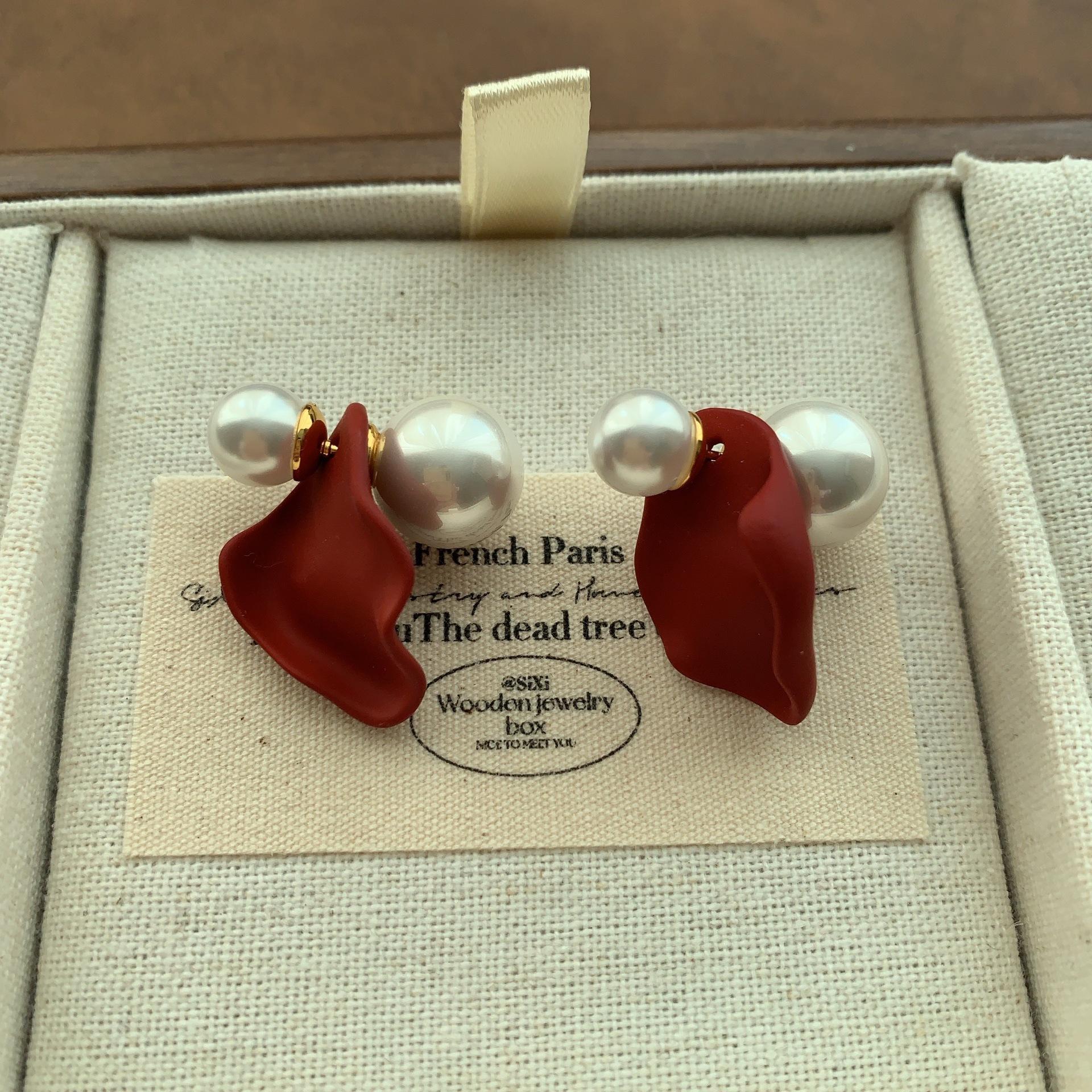 Three-Dimensional Red Petal Stud Earrings, Bright, Gentle, Sweet, Elegant, Exquisite And Simple, Niche Daily Stud Earrings