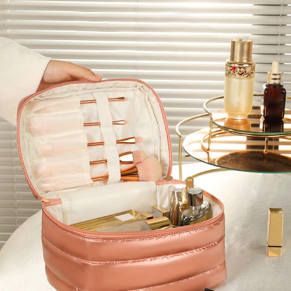 Lightweight Waterproof Aesthetic Cosmetic Organizer Large Capacity Shock Resistance Toiletry Bag Quilted Makeup Pouch Toiletries