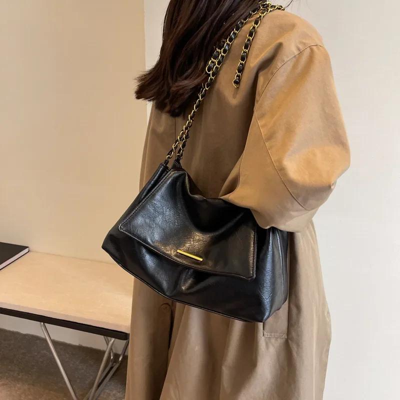 Soft PU Leather Tote Bag New Golden Chains Feminine High Quality Large Capacity Solid Shoulder Versatile Crossbody Bag