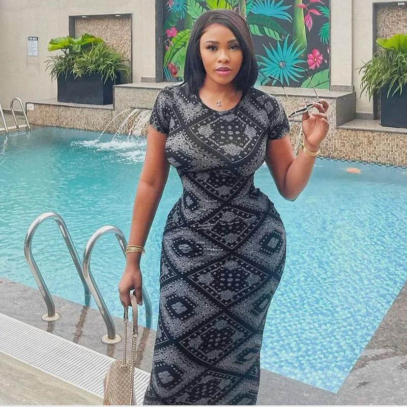 

2024 Summer Retro Style Women s Short-Sleeved Print Dress with Round Neck and High Waist Small чорний