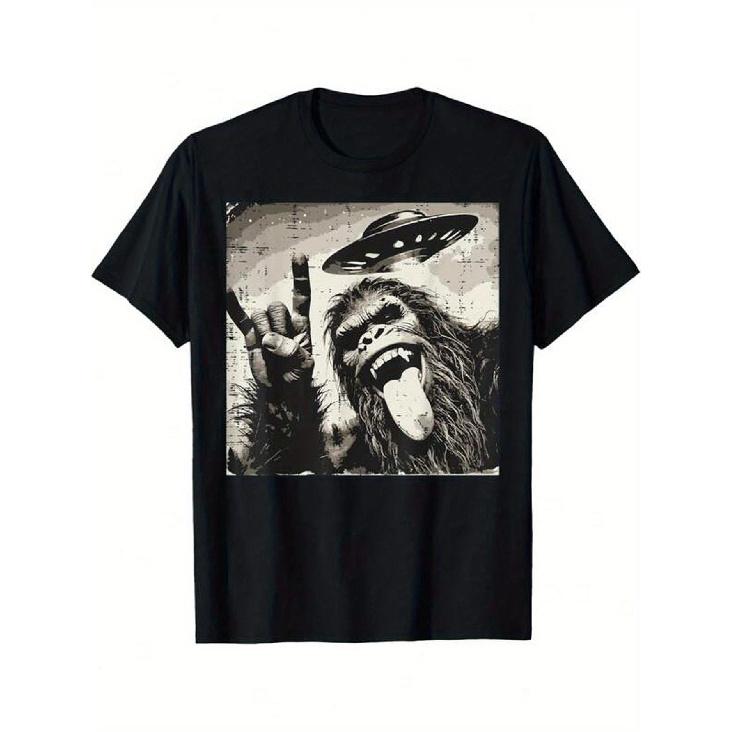 Men S Big-Foot Rocker Tongue UFO Selfie Sasquatch Graphic T-Shirt - Retro Novelty Cryptozoology Design, & Sasquatch Print, Short Sleeve Round Neck S чёрный