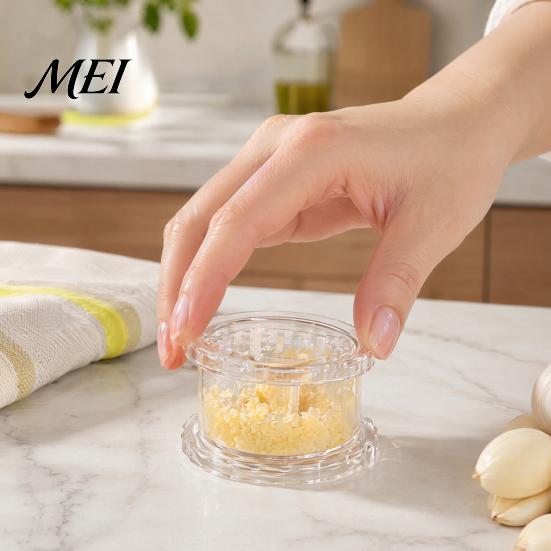 Manual Garlic Masher Mincer Tool, Multi-Purpose Rotating Press, Bite-Teeth Crushing Pickling Ingredient Chopper Structure Masher, Transparent Easy To
