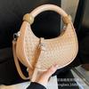 Super Fire Small Bag Women's Autumn and Winter 2025 New Retro Woven Messenger Bag Niche Design Portable Commuter Dumpling Bag