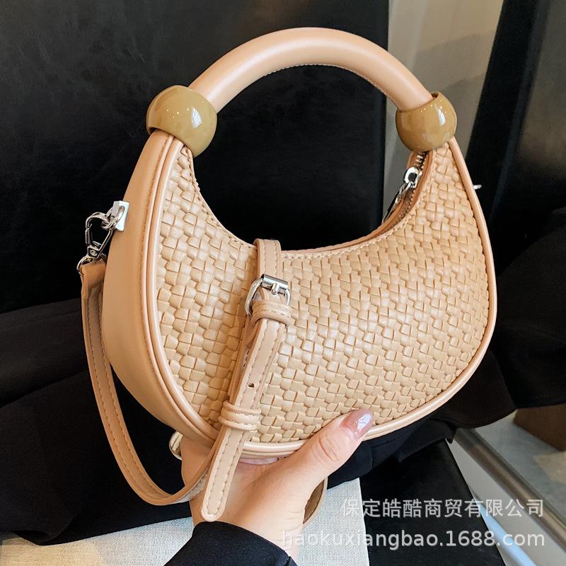 Super Fire Small Bag Women's Autumn and Winter 2025 New Retro Woven Messenger Bag Niche Design Portable Commuter Dumpling Bag