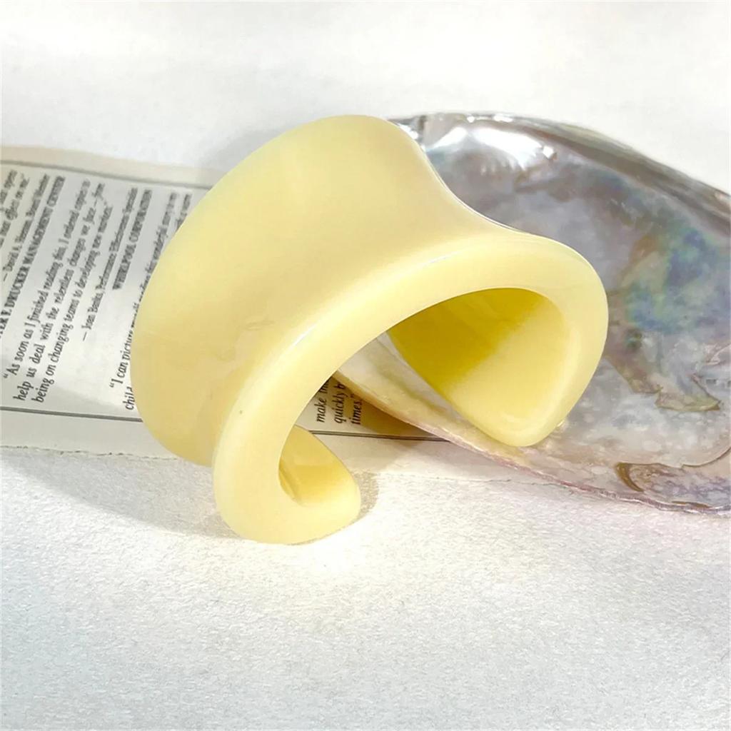 Vintage Wacky Fashionable New Irregular Transparent Opening Acrylic Resin Open Good-looking Bangles Women Exaggerated Bracelets