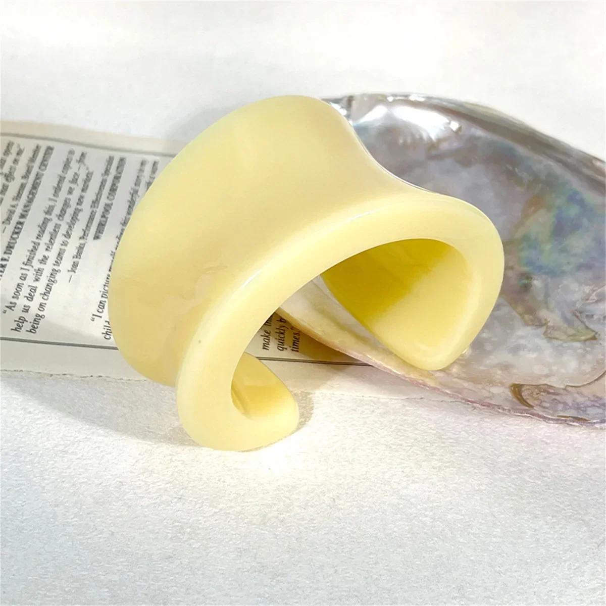 

Vintage Wacky Fashionable New Irregular Transparent Opening Acrylic Resin Open Good-looking Bangles Women Exaggerated Bracelets