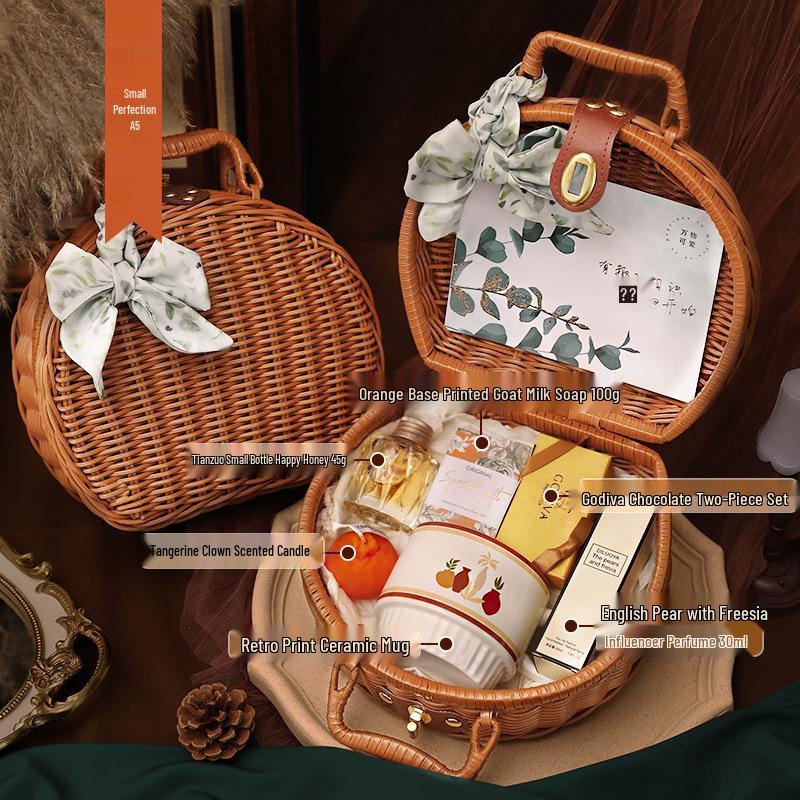 Bridal Party Souvenir: Heytea Cup for Bridesmaids and Groomsmen