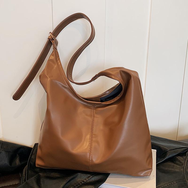 

Модная сумка-тоут большой вместимости для通勤 2025 года, женская новая зимняя популярная сумка через плечо/подмышку, сумка-тоут премиальной текстуры коричневый