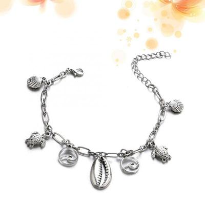 Silberarmband mit einem Muschelanhänger
