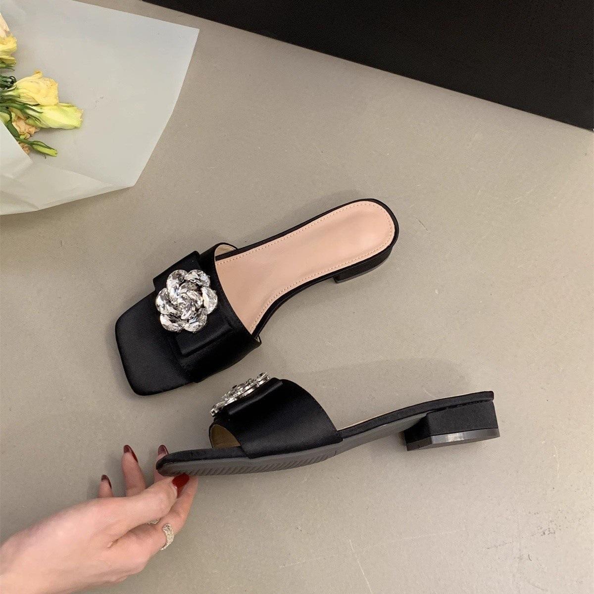 

French temperament rhinestone square buckle satin thick heel one-word drag women 2025 summer new versatile square head outer slippers 40