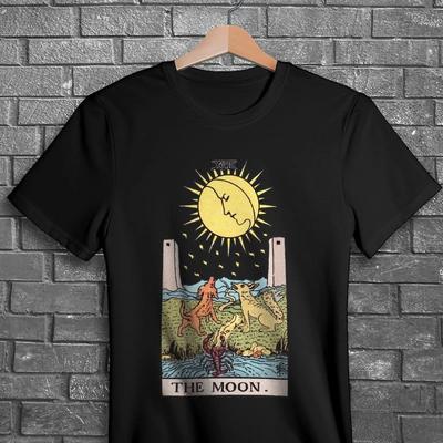 The Moon Tarot Card T Shirt Gothic Occult Vintage Washed Slightly Breathable Homme Soft Casual Stylish Graphic Comfortable