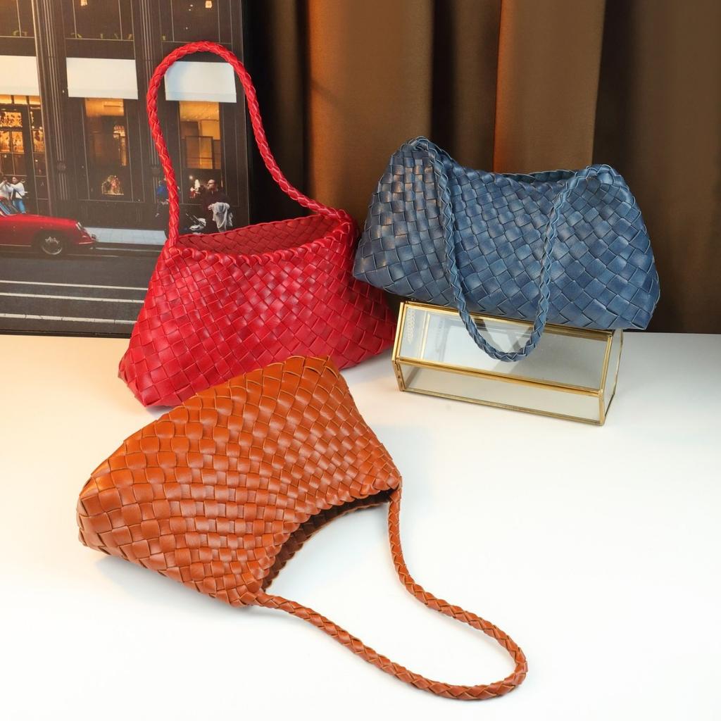 Women's New Handmade Woven Shoulder Crossbody Bag, Simple and Casual Women's Handbag, Armpit Bag, Fashionable New Moon