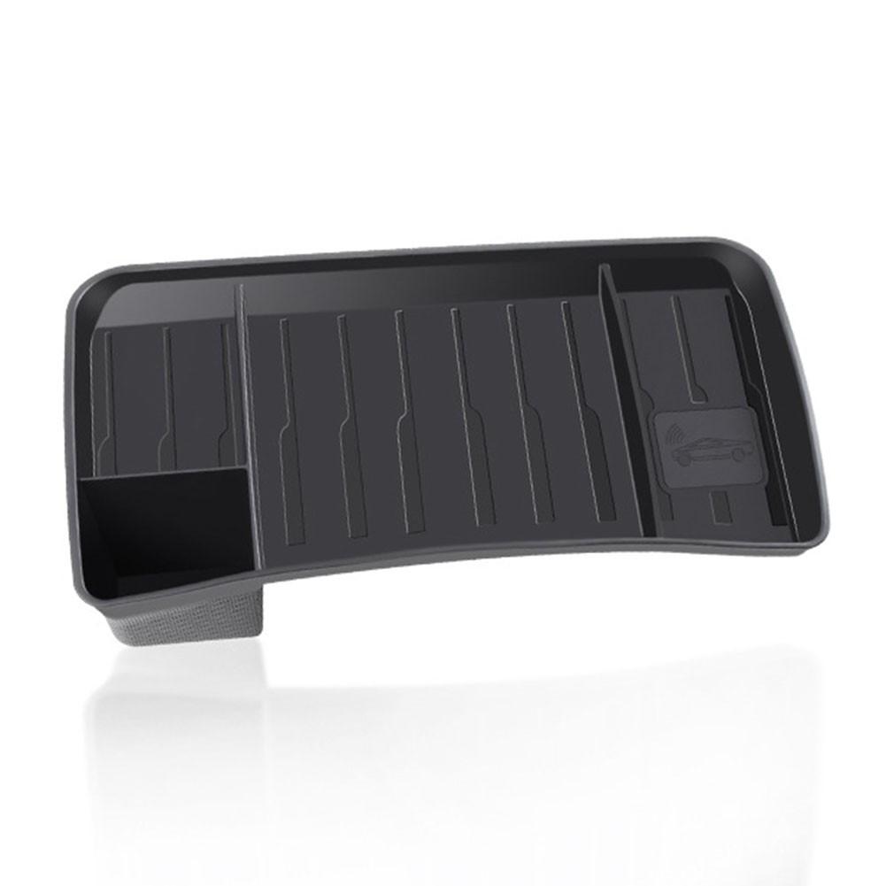 

Консольный ящик: 1 лоток для хранения, скрытый за экраном GPS