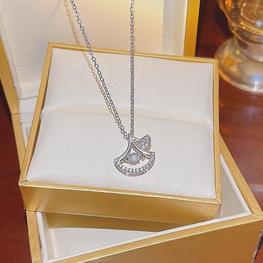 

Высококачественное корейское ожерелье из титановой стали: Невыцветающий, легкий, простой роскошный кулон с цепочкой на ключицу для женщин