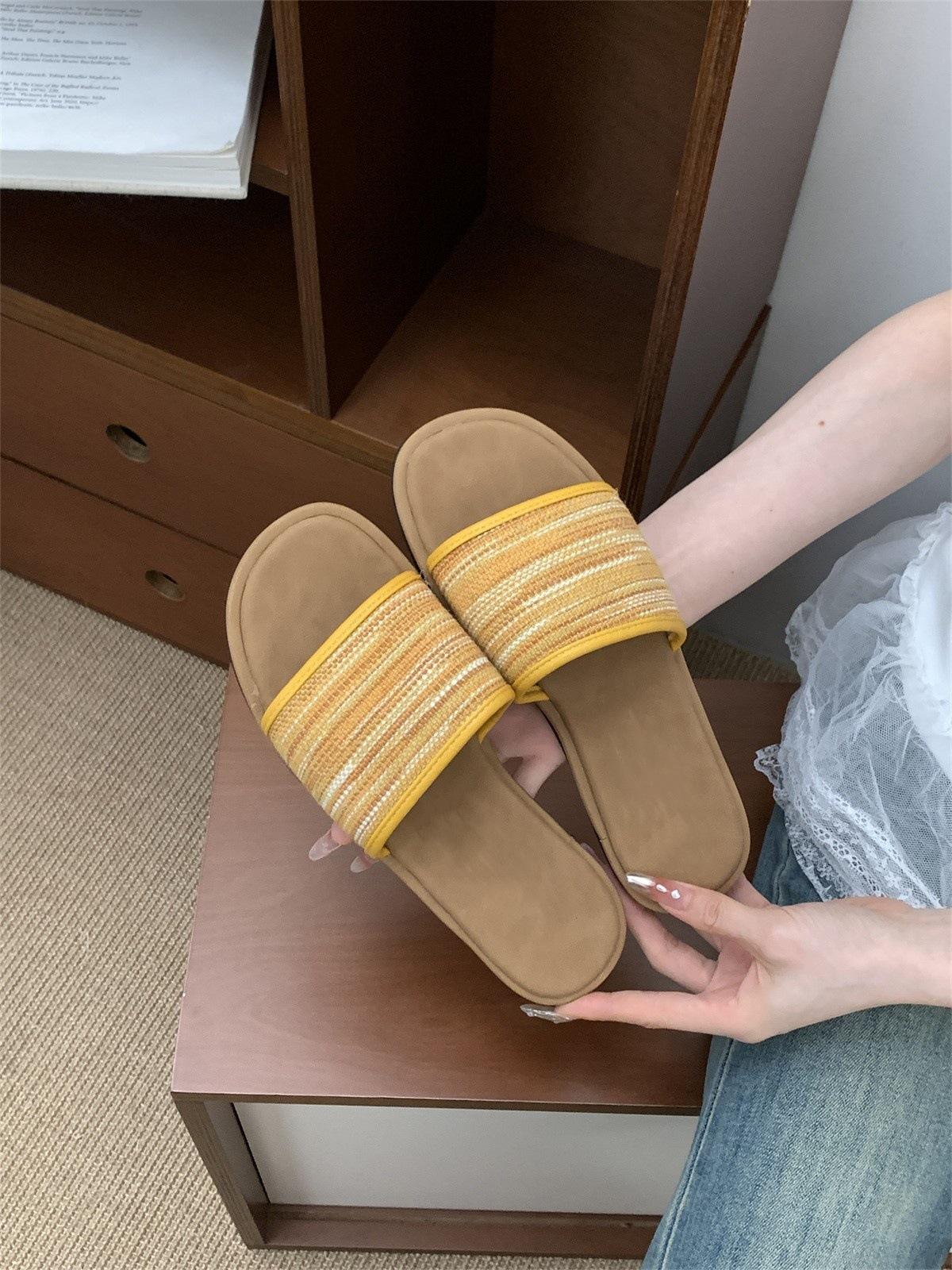 

Flat-bottomed vacation beach shoes one-word slippers women s shoes outer wear 2025 summer retro woven Roman sandals 40 жовтий