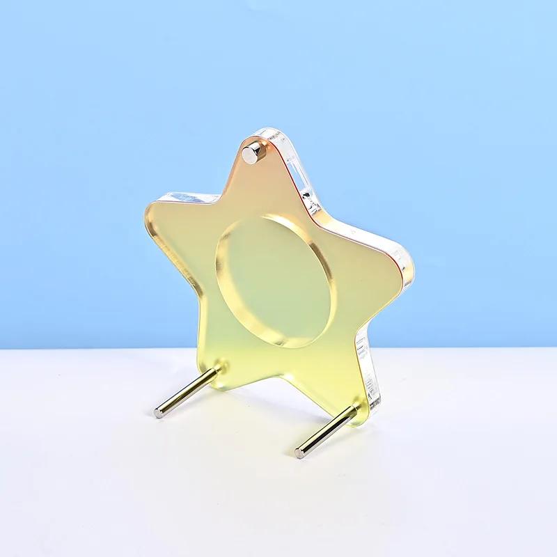 

Эстетичный градиентный цветной держатель для значков из акрила и металла, круглый держатель для значков в виде аниме-персонажа, пылезащитная подставка для хранения значков