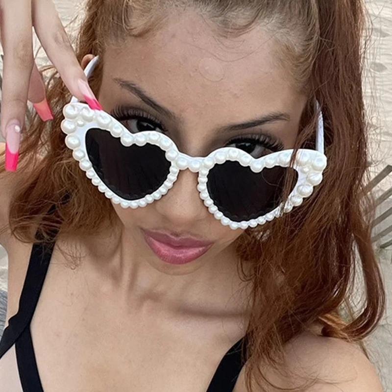 Trendy Oversized Pearl Sun Glasses for Women Unisex Large Heart Shape Eyewear Goggles Female Luxury UV400 Outdoor Sun Glasses