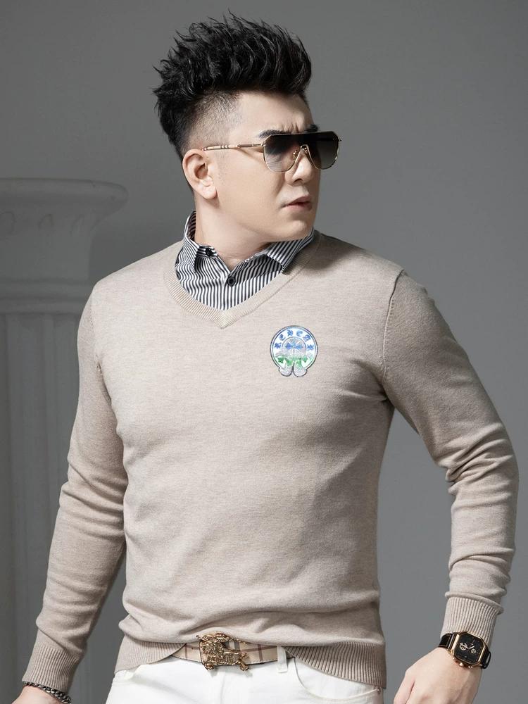 European Style 2025 Autumn and Winter New Fake Two-Piece V-Neck Sweater for Men, Trendy Brand Gold-Stamped Casual Knit Base Shirt for Men