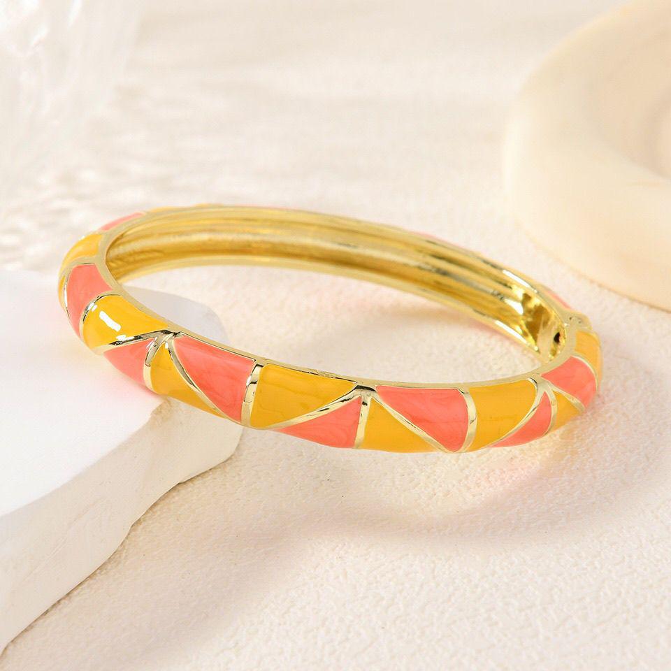 Guochao Women's Enamel Geometric Triangle Bracelet - Retro Color Block Jewelry for Best Friends and Couples