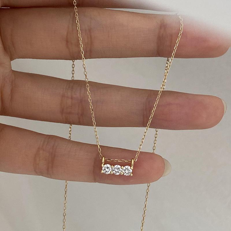 Unique 2026 Single Row Diamond Necklace for Women - Exquisite Luxurious Fashionable Collarbone Chain