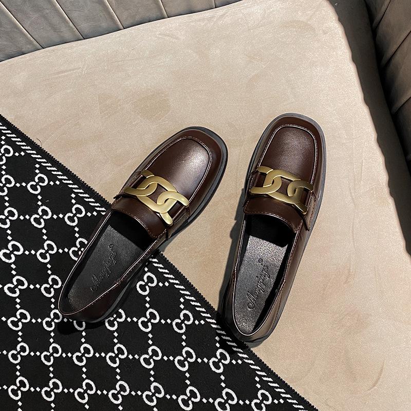 

Лофери жіночі нові весняно-осінні мусонні маленькі шкіряні туфлі жіночі туфлі на платформі великого розміру 41-43 33 коричневий