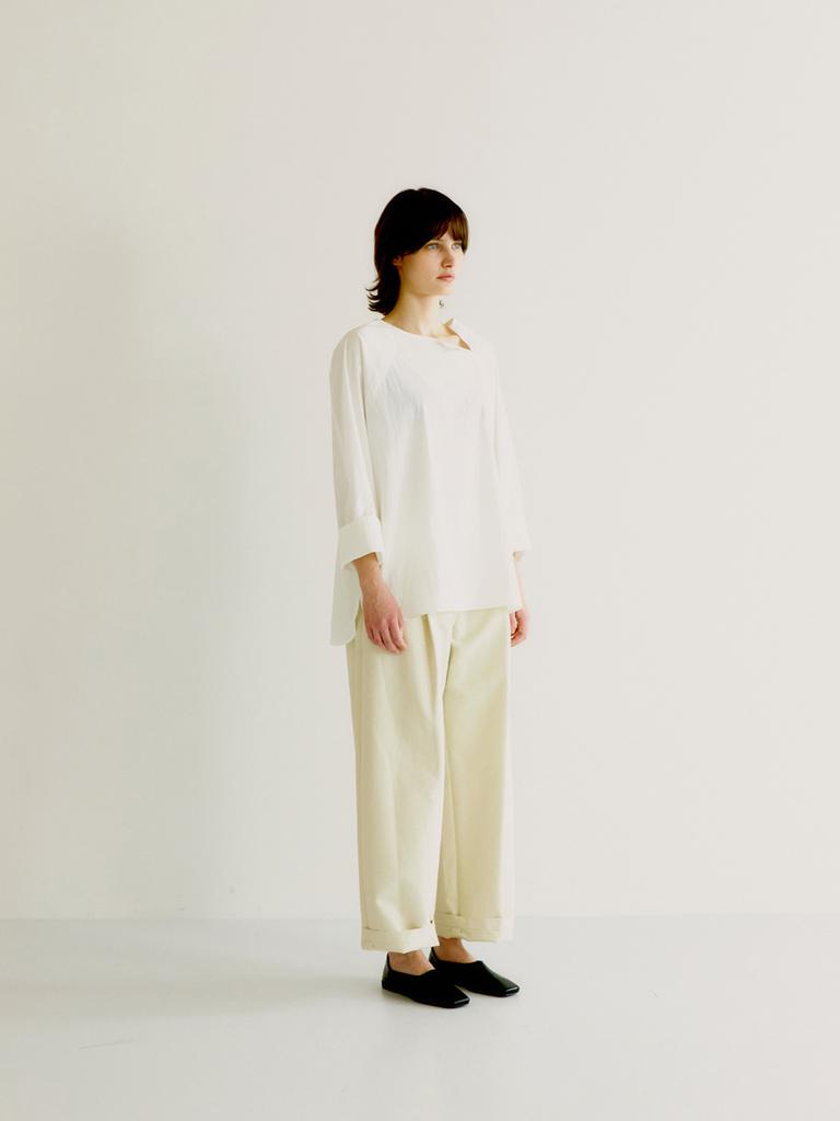 Nobeu Slit Blouse_White