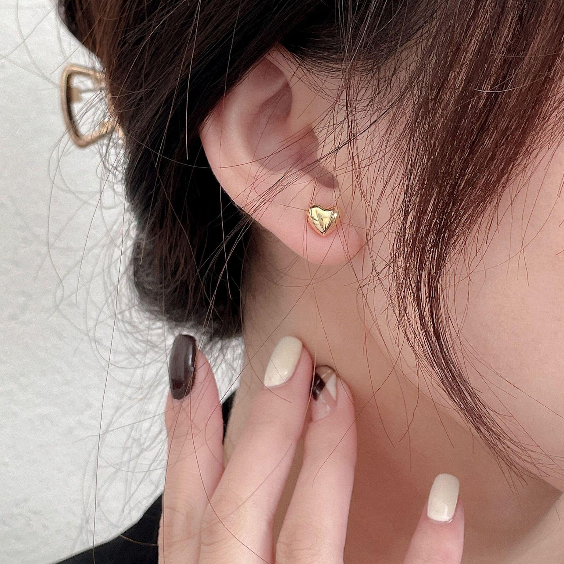 

Mini Gold Color CCB Smooth Heart Stud Earrings for Female Punk Temperament New Simple Trend Zircon Wholesale Girl Gift