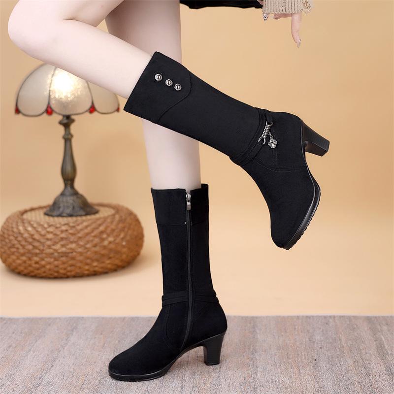 

Женские зимние ботфорты на высоком каблуке с бархатной подкладкой и массивным каблуком EU 39