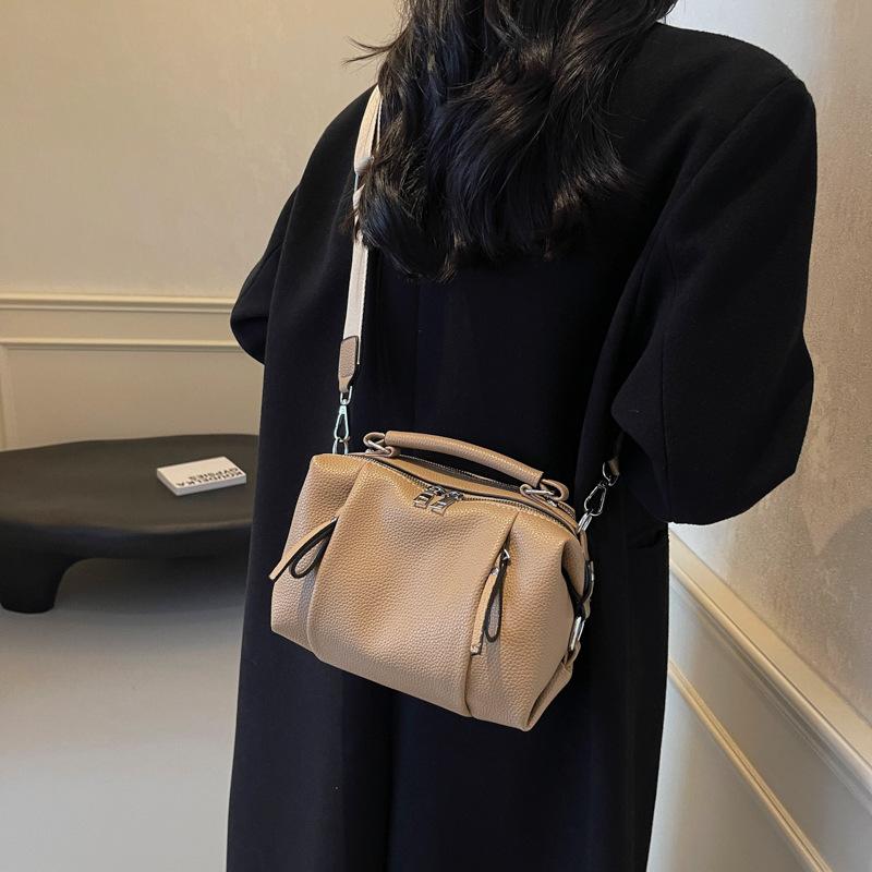 Fashion women's bags New large-capacity one-shoulder oblique span handbags Casual texture trendy women's bags Commuter women's bags